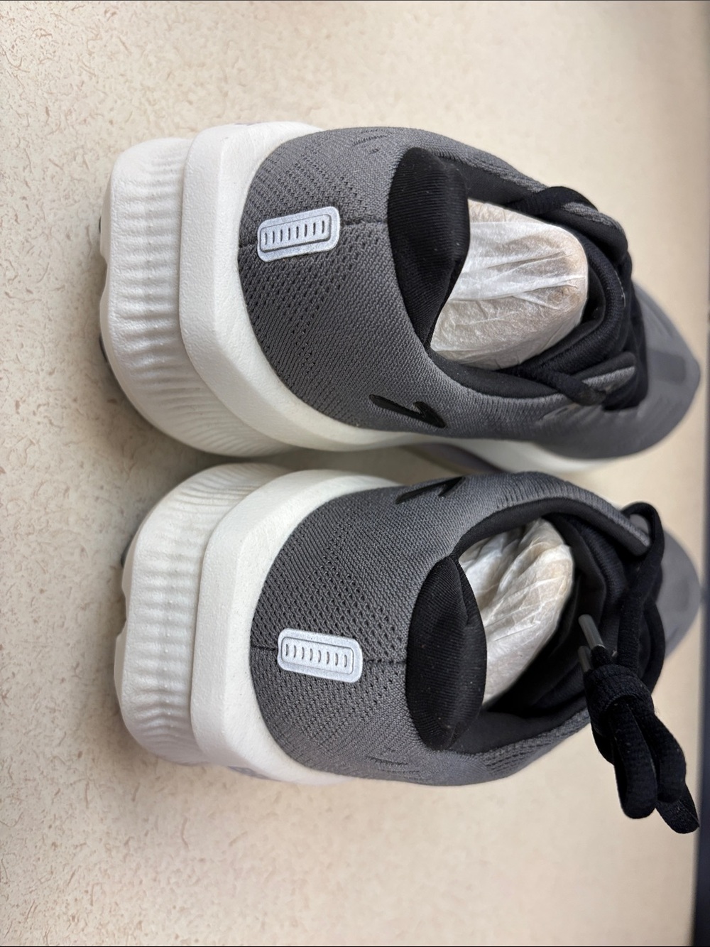 Brooks Gray and Black Women's Running Shoes - Picture 6 of 6
